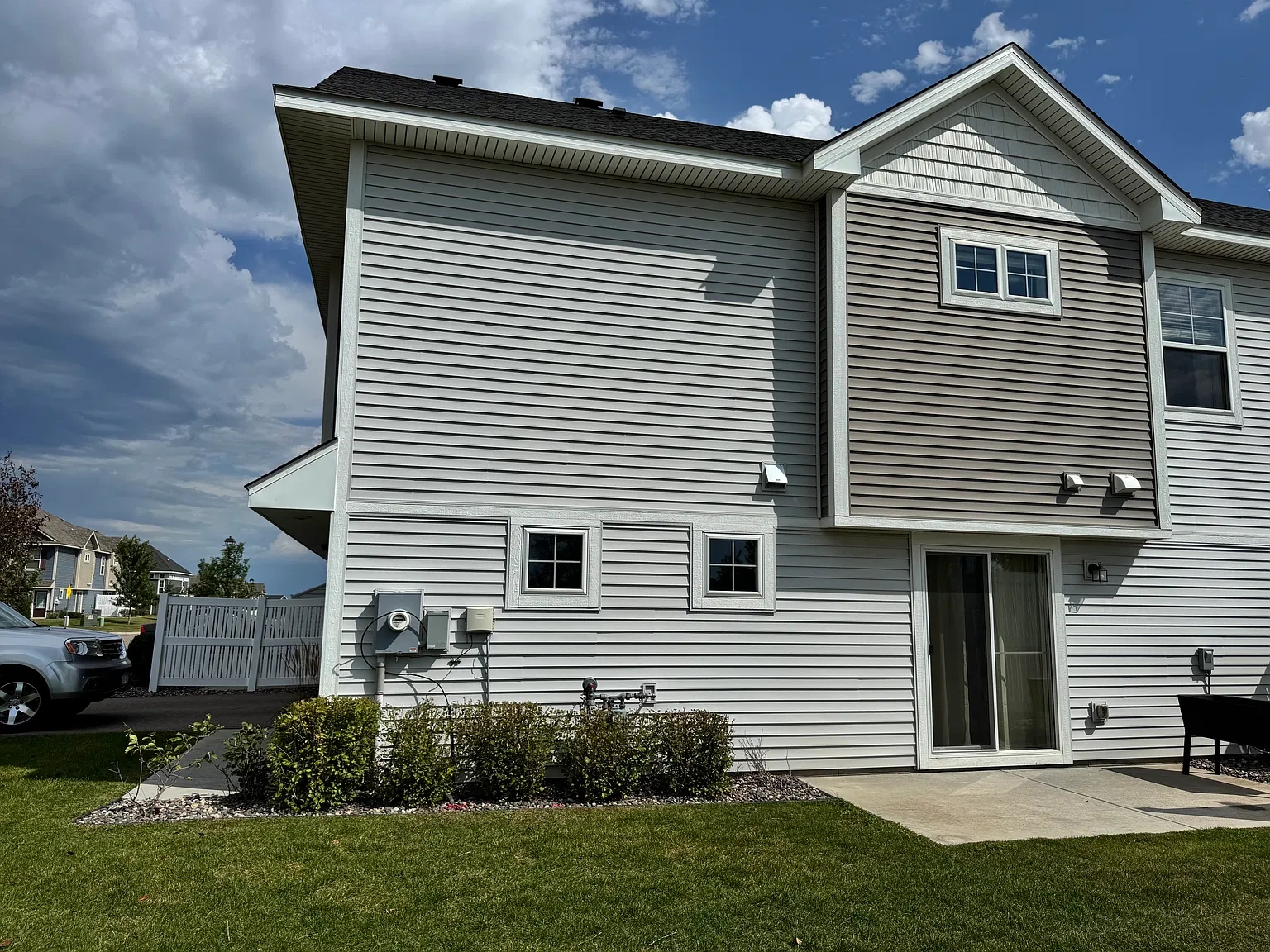 3 bed, 2.5 bath, 1800 sqft, $2,650 — Photo 2