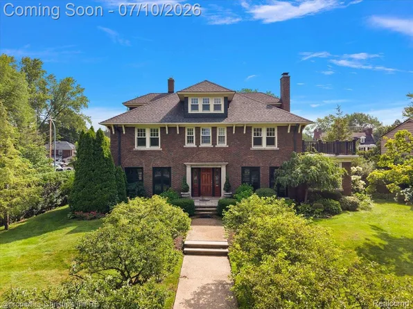 1264 Buckingham Rd, Grosse Pointe Park, MI 48230