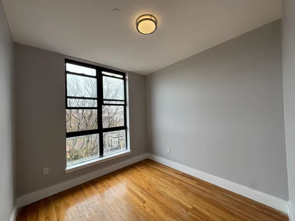 365 Tompkins Avenue image 12 of 17