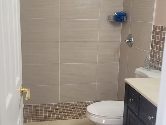 5th image of 6255 Kendale Lakes Cir #B22