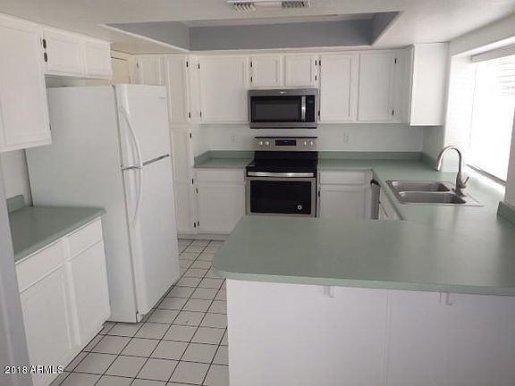 2nd image of 870 N Valencia Dr