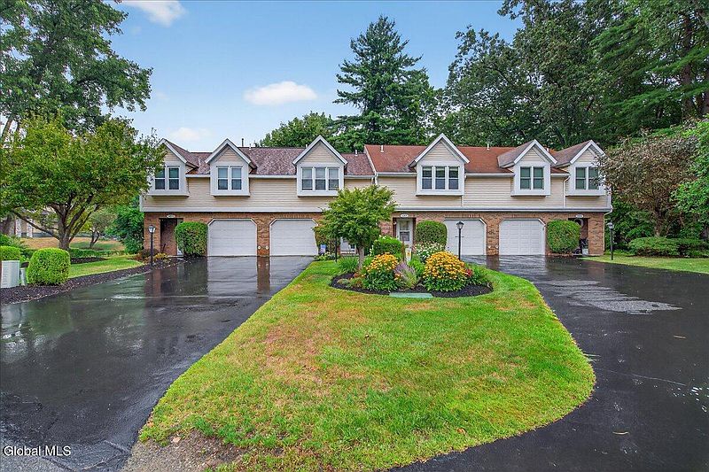 3rd image of 4028 Chaucer Place