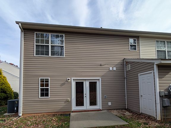 2nd image of 275 Malamute Ln
