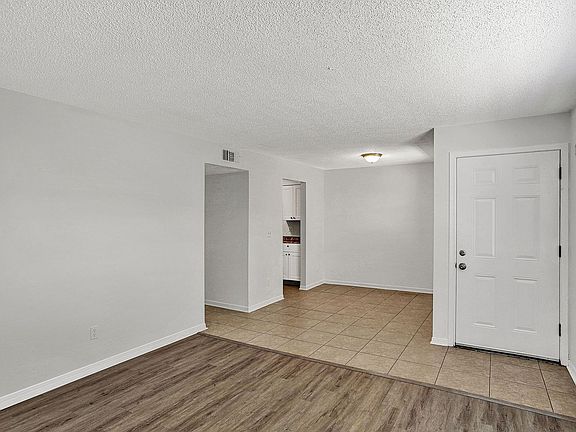 3rd image of 476 Bentwood Ln