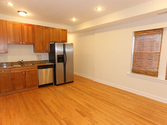 4th image of 3005 W Gunnison St APT 3W