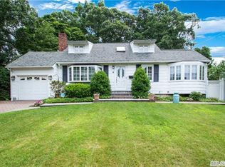 12 Vine Haven Ln, Commack, NY 11725