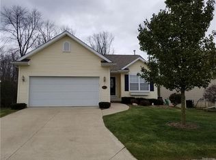 4455 Cross Creek Blvd, Burton, MI 48509