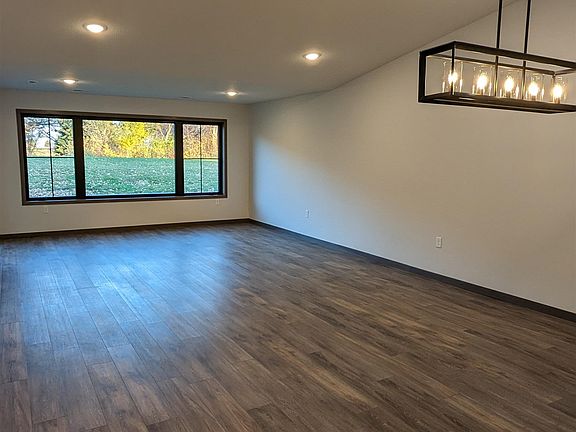5th image of 1532 Blaines Way