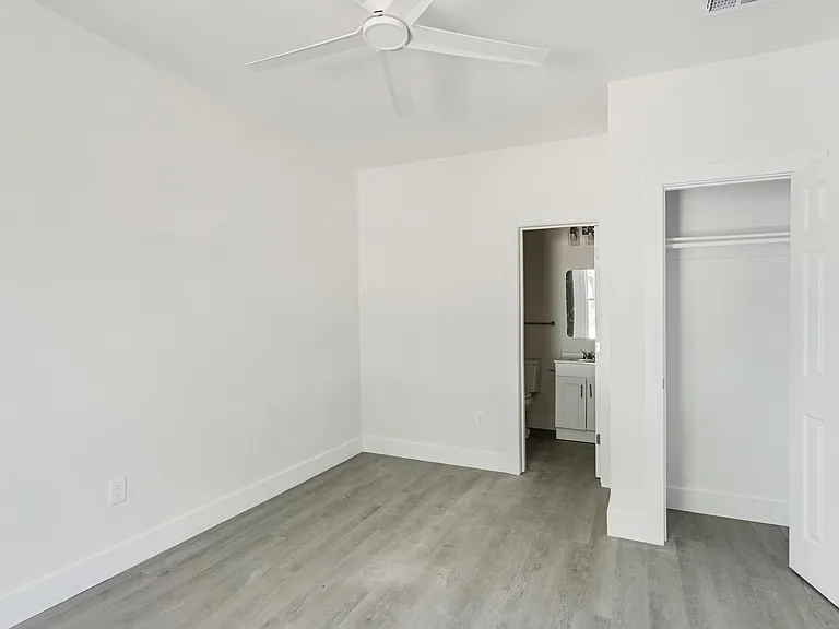 102 W Texas St #1 — Photo 7