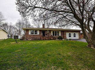 215 N Country Club Rd, Decatur, IL 62521