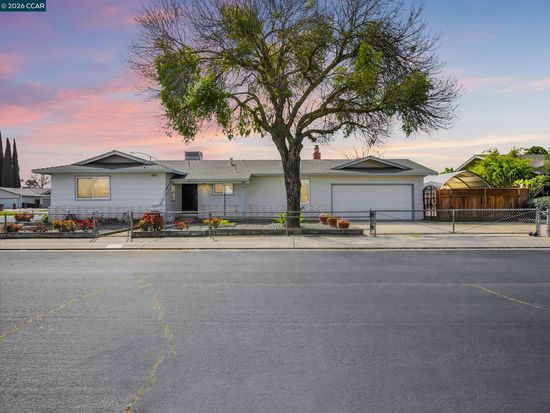 3304 Swallow Dr, Modesto, CA 95356