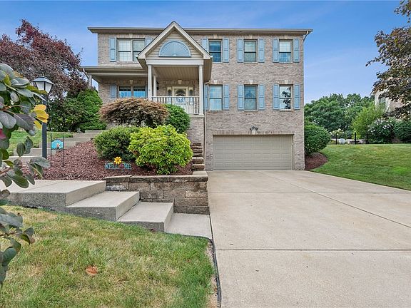 3rd image of 310 Thornwood Dr