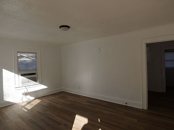 2nd image of 611 11th Street Pl SW