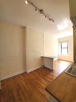 Rented by Nest Seekers International | media 12