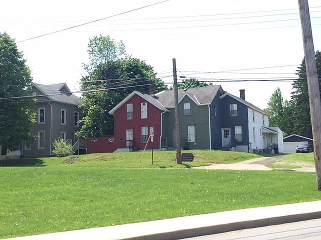 2nd image of 407 W Walnut St