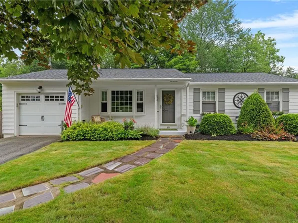 65 Ferncrest Dr, Cumberland, RI 02864