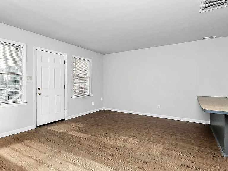 4220 Castleton Rd — Photo 11