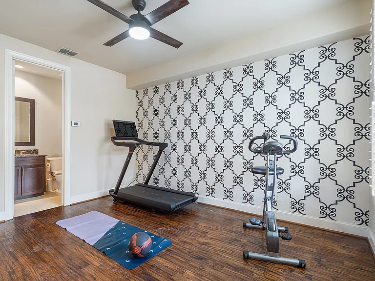 675 S Cesar Chavez Blvd — Photo 11
