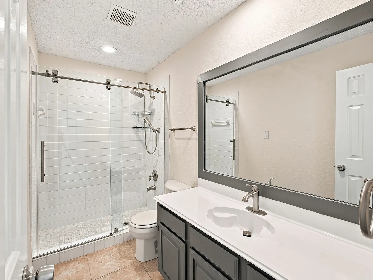 4 bed, 2211 sqft, $3,150 — Photo 4