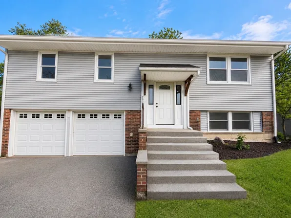 7931 W Laurel Dr, Frankfort, IL 60423