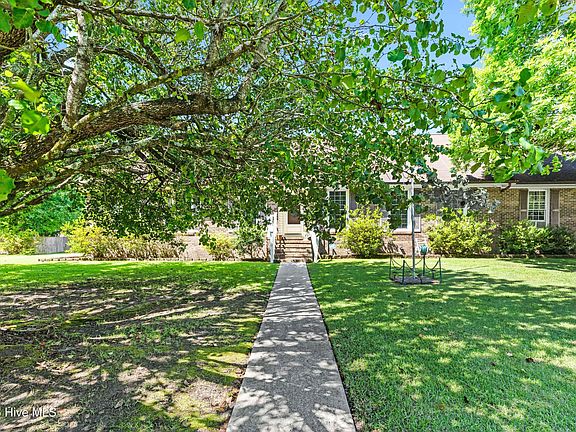 2nd image of 1110 Westmoreland Drive