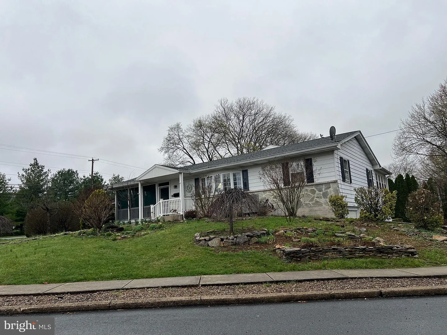 2 Locust Ln photo 1