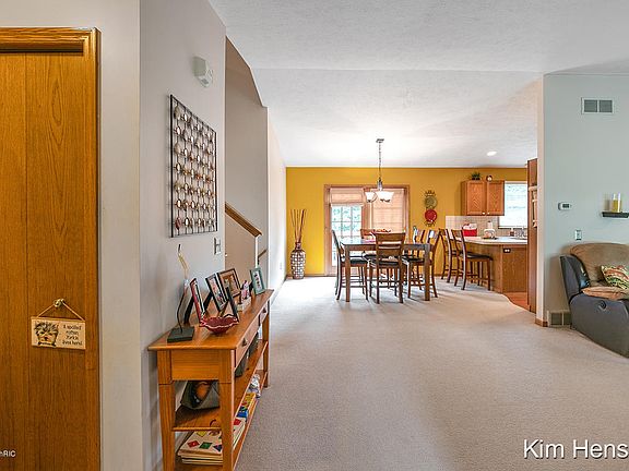 4th image of 4976 Boyd Ave NE