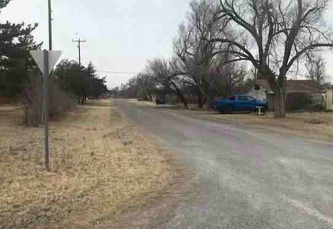 2nd image of 220 W 4th St