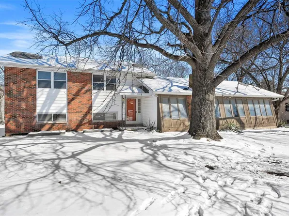 2552 Muegge Rd, Saint Charles, MO 63303