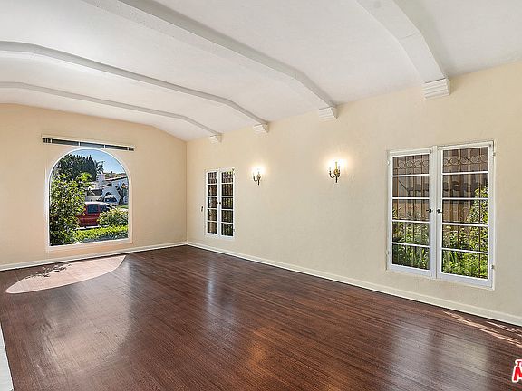 4th image of 119 S Alta Vista Blvd