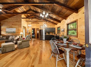 1453 Tanglewood Ln, Saluda, NC 28773