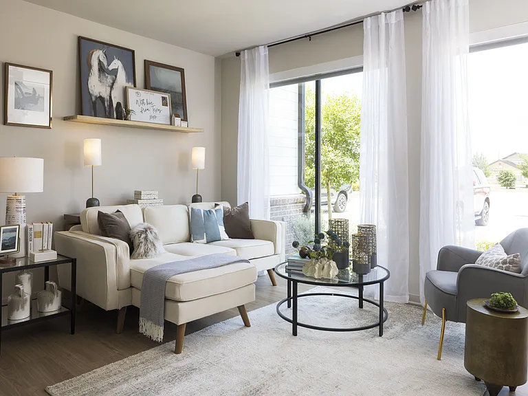 Broadstone Creekside apartments community photo
