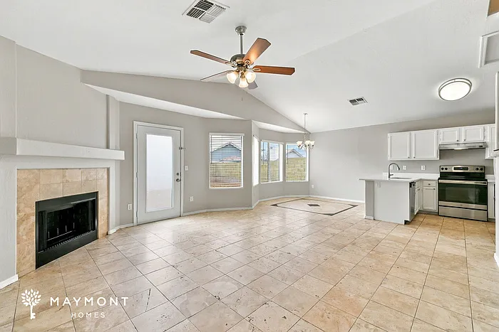 3 bed, 2.0 bath, 2173 sqft, $2,395 — Photo 4