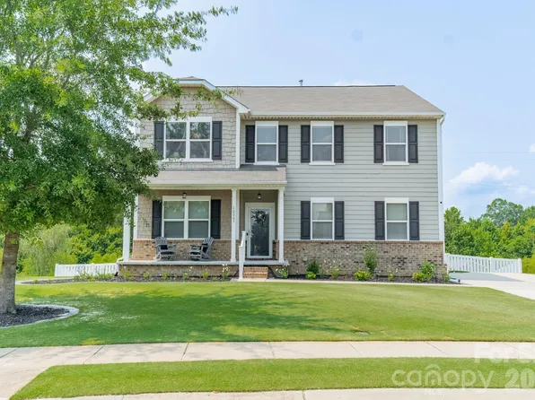 10003 Blue Stream Ln, Indian Trail, NC 28079