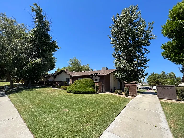 N Laurelglen Blvd 7612 — Photo 23