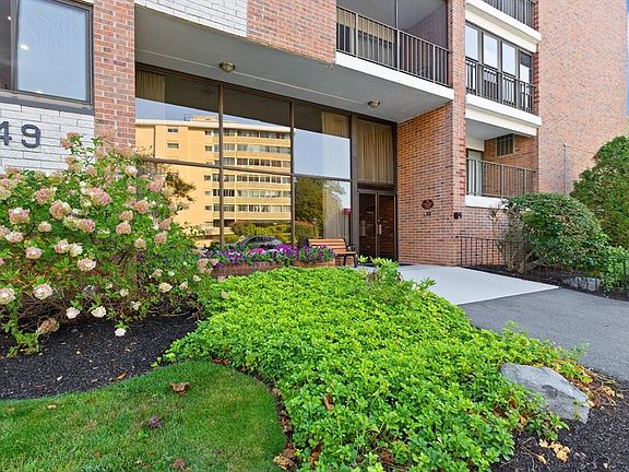 4th image of 49 Melrose St APT 1F