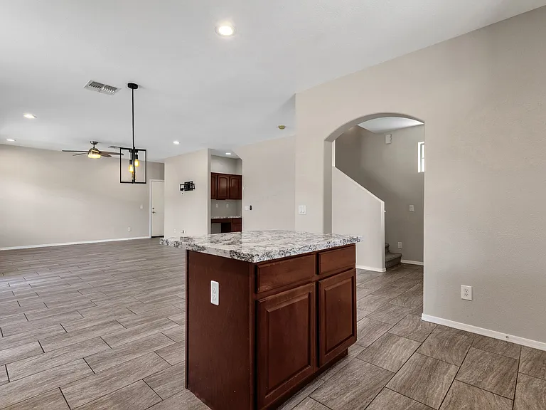 4365 E Morrow Dr — Photo 4
