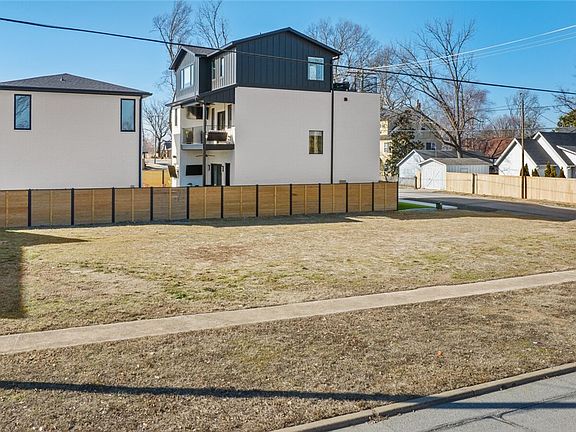 3rd image of LOT 30 SW E St