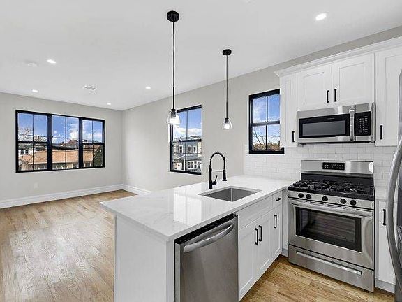 3rd image of 650 E 87th St Floor 2