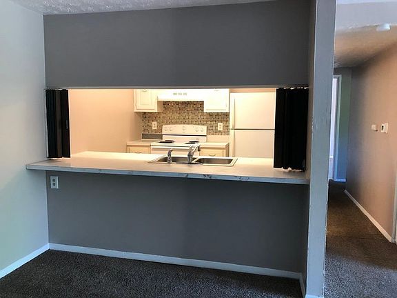 4th image of 2845 Glenaire Dr