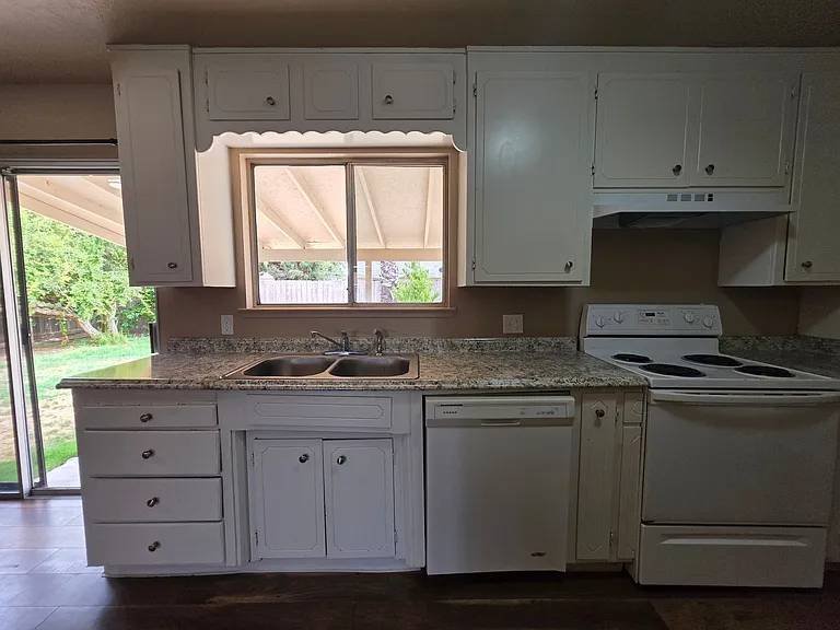 240 Pedras Rd — Photo 10