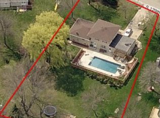 4460 S 129th St, New Berlin, WI 53151