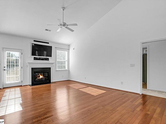 4th image of 117 Wild Thorn Ln