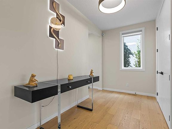 2nd image of 1104 Cranbrook Gdns SE