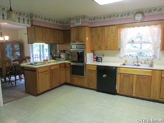 3rd image of 3996 Crestwood Ct