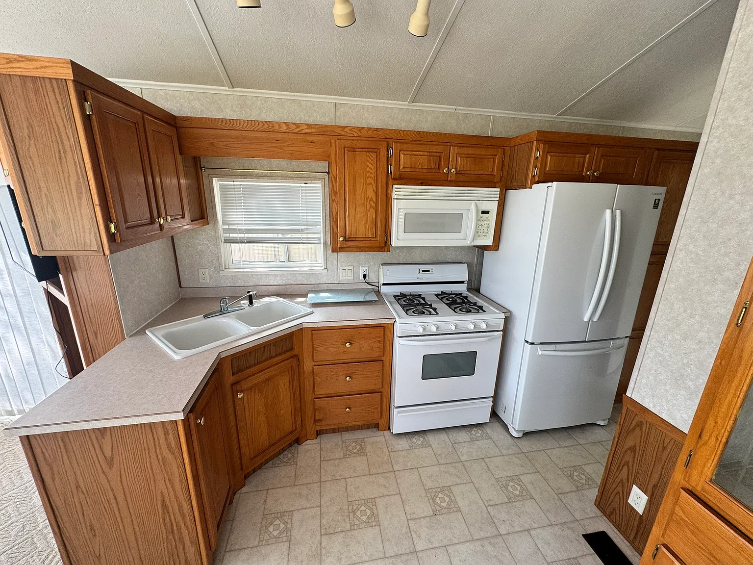 1 bed, 728 sqft, $1,025 — Photo 4