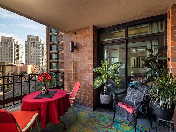 3rd image of 500 W Harbor Dr Unit 609