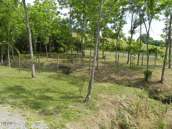 3rd image of 804 Webster Valley Rd