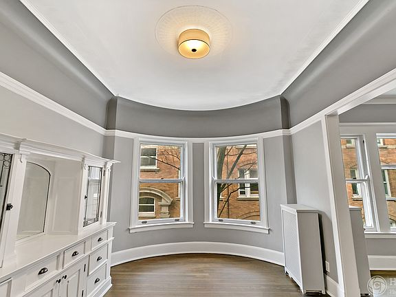 3rd image of 633 W Barry Ave #2I