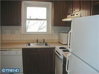 3rd image of 100 E Pennsylvania Ave